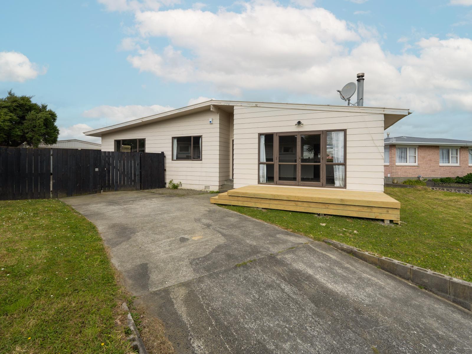 9 Karamea Crescent, Kelvin Grove