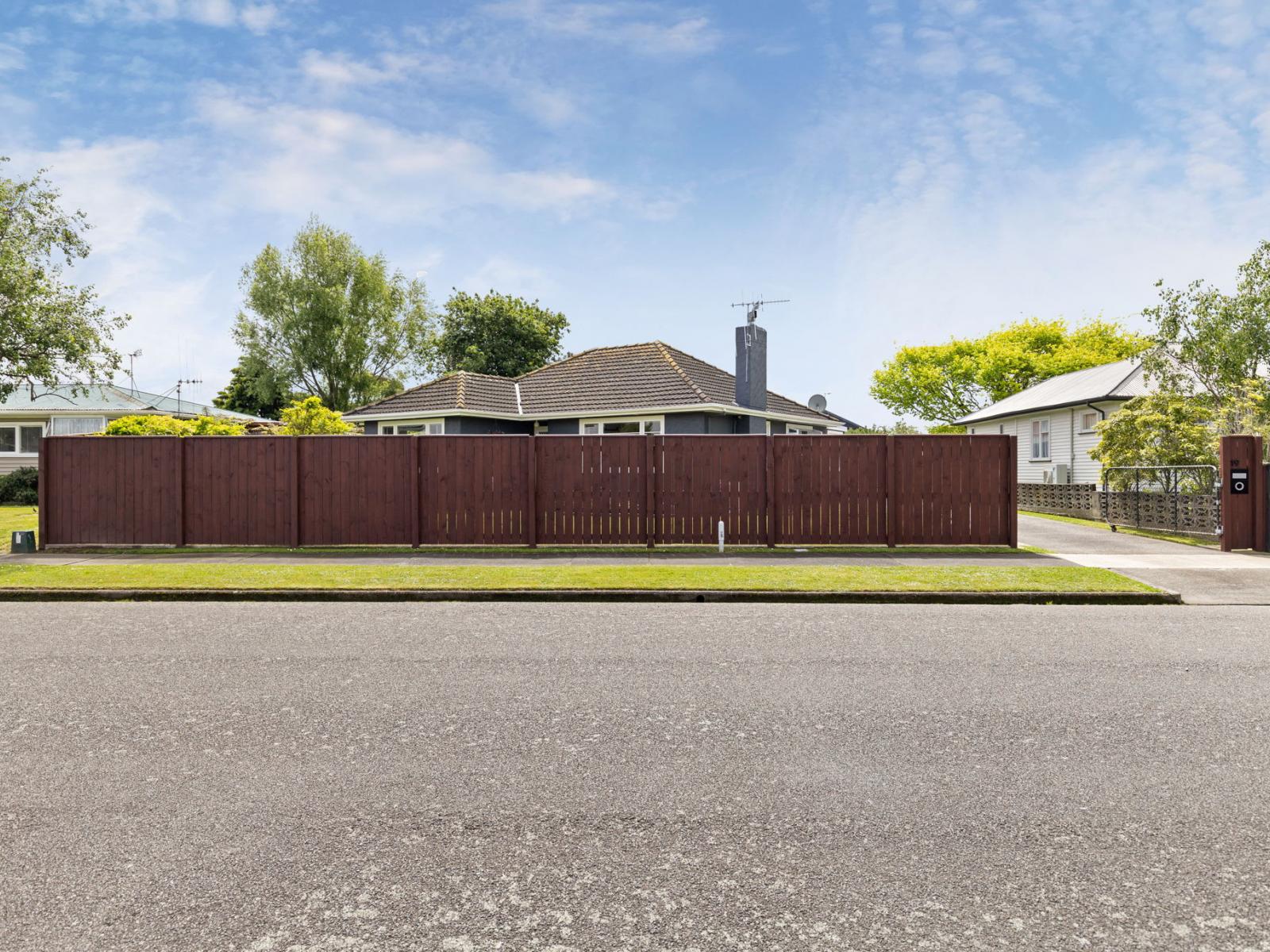 19 Battersea Place, Roslyn