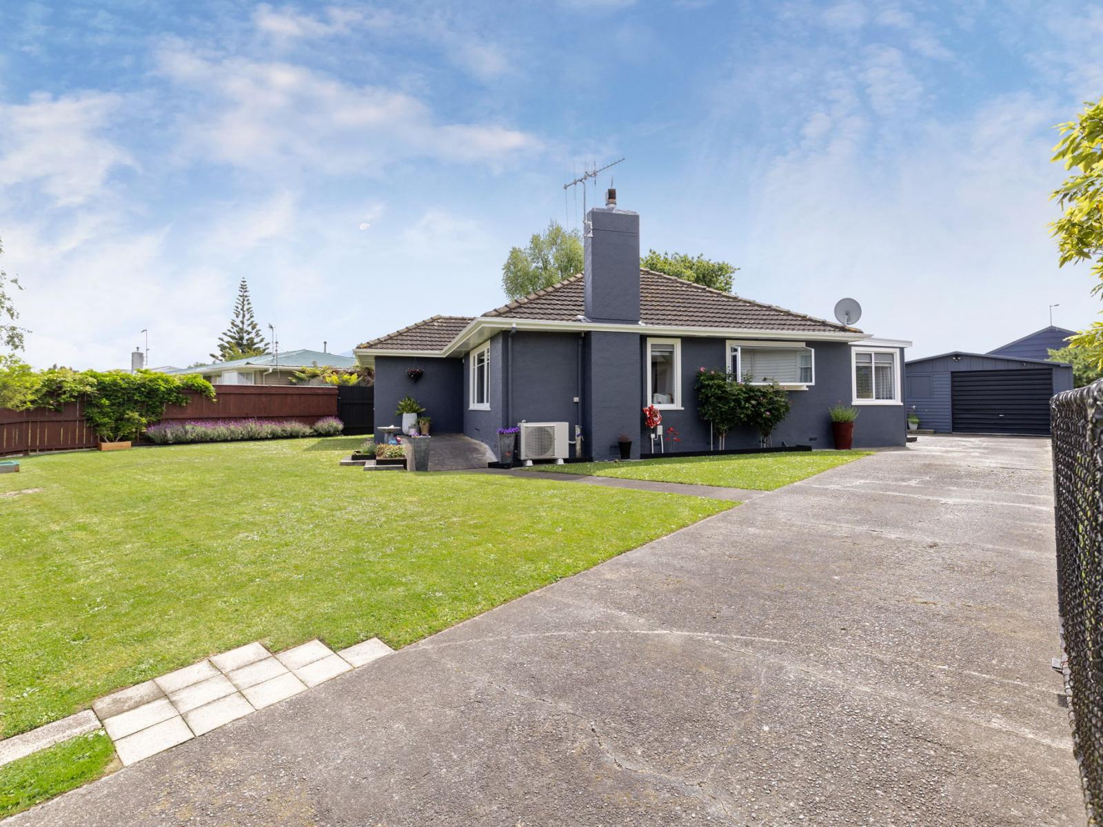 19 Battersea Place, Roslyn