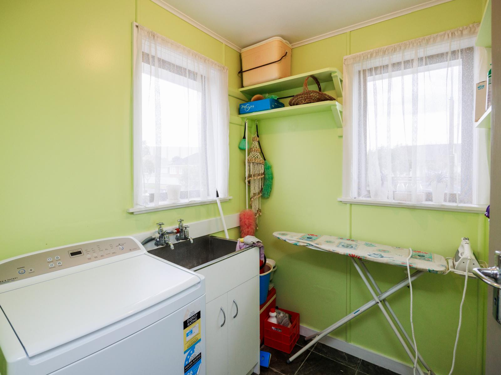 9 Bristol Crescent, Roslyn