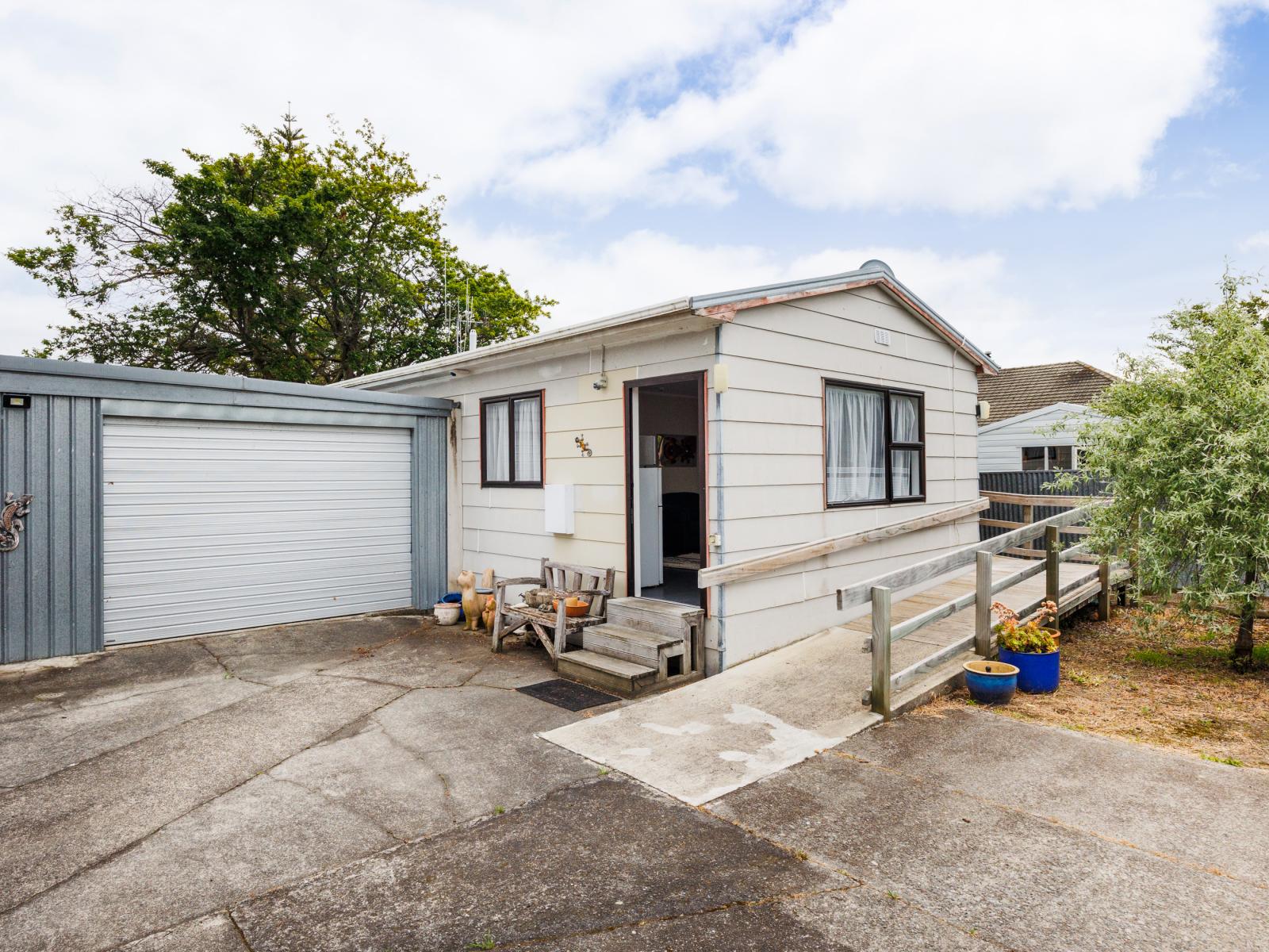 9 Bristol Crescent, Roslyn