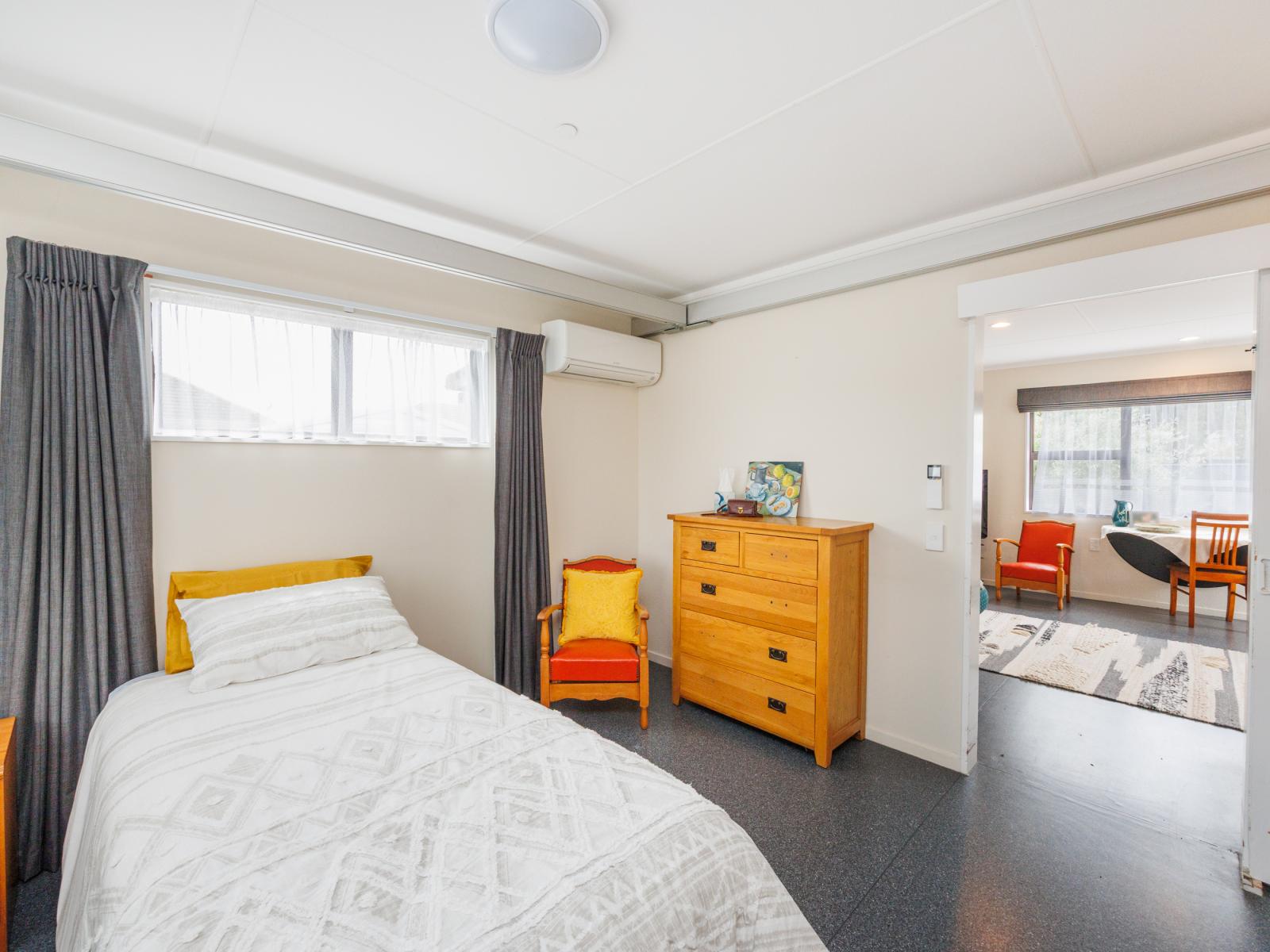 9 Bristol Crescent, Roslyn