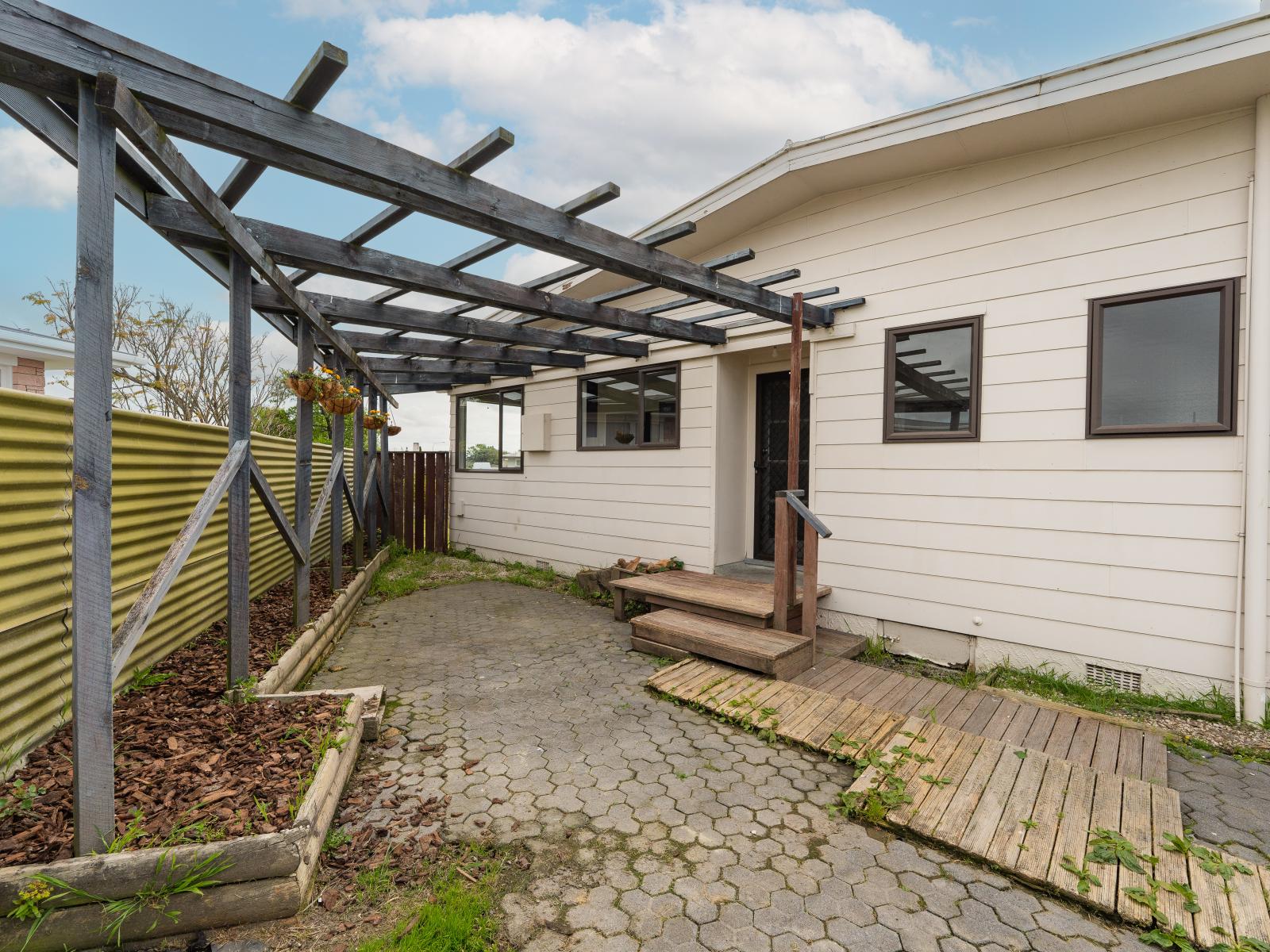 9 Karamea Crescent, Kelvin Grove