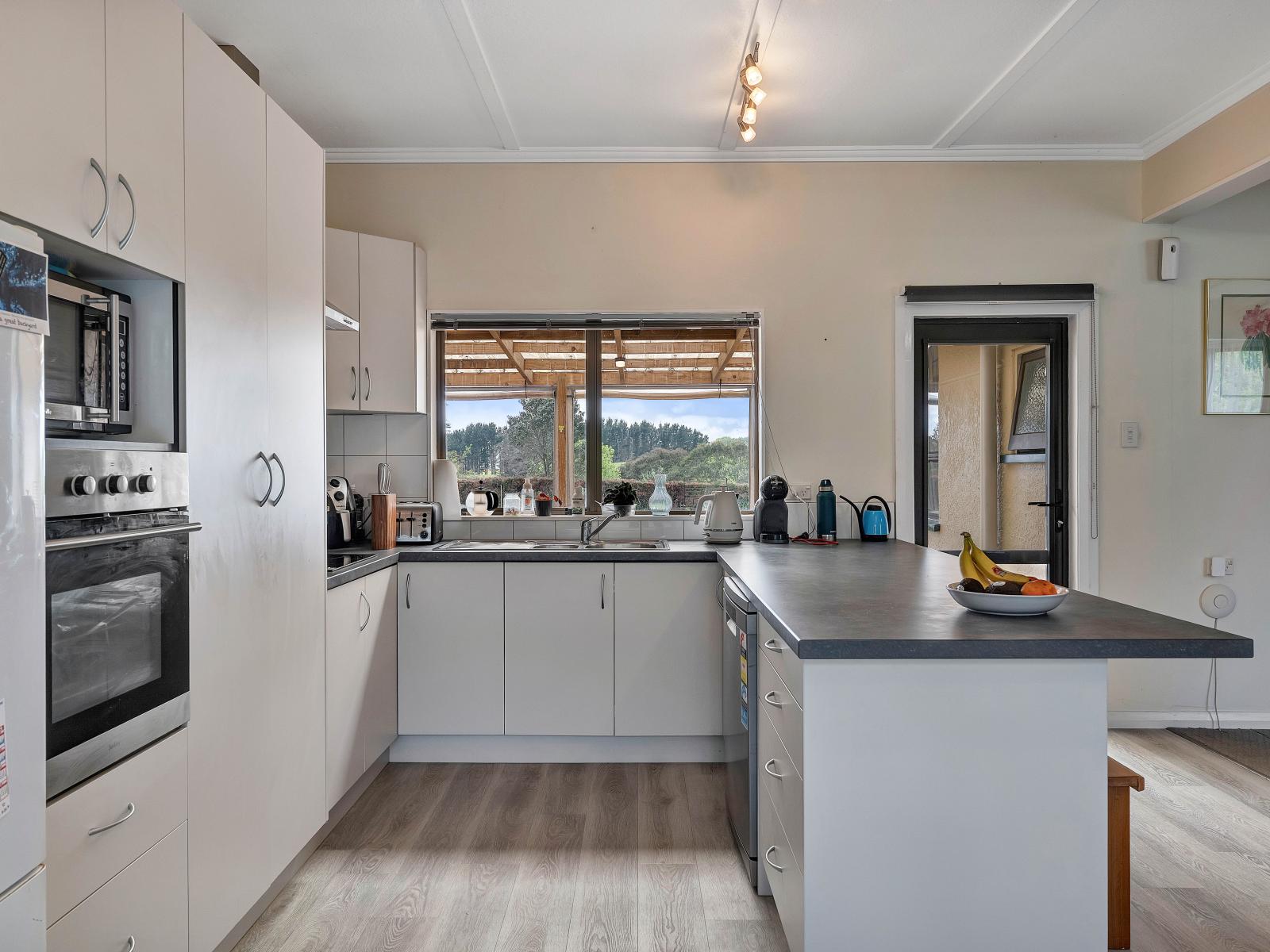 275 Henwood Road, Paraite