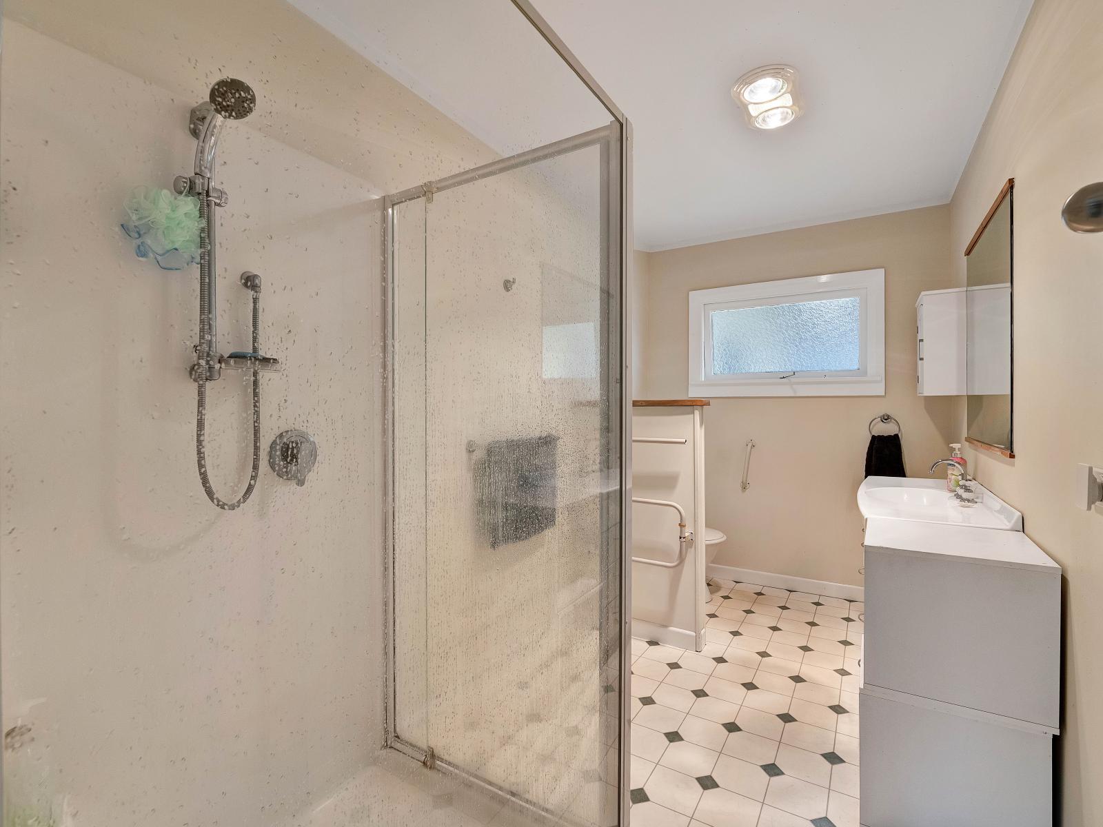 275 Henwood Road, Paraite