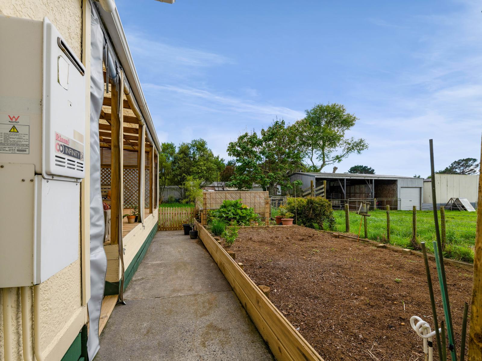 275 Henwood Road, Paraite