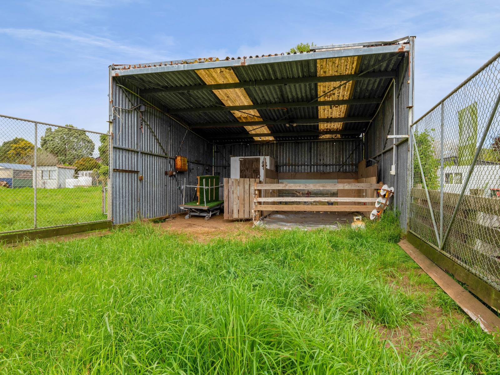 275 Henwood Road, Paraite