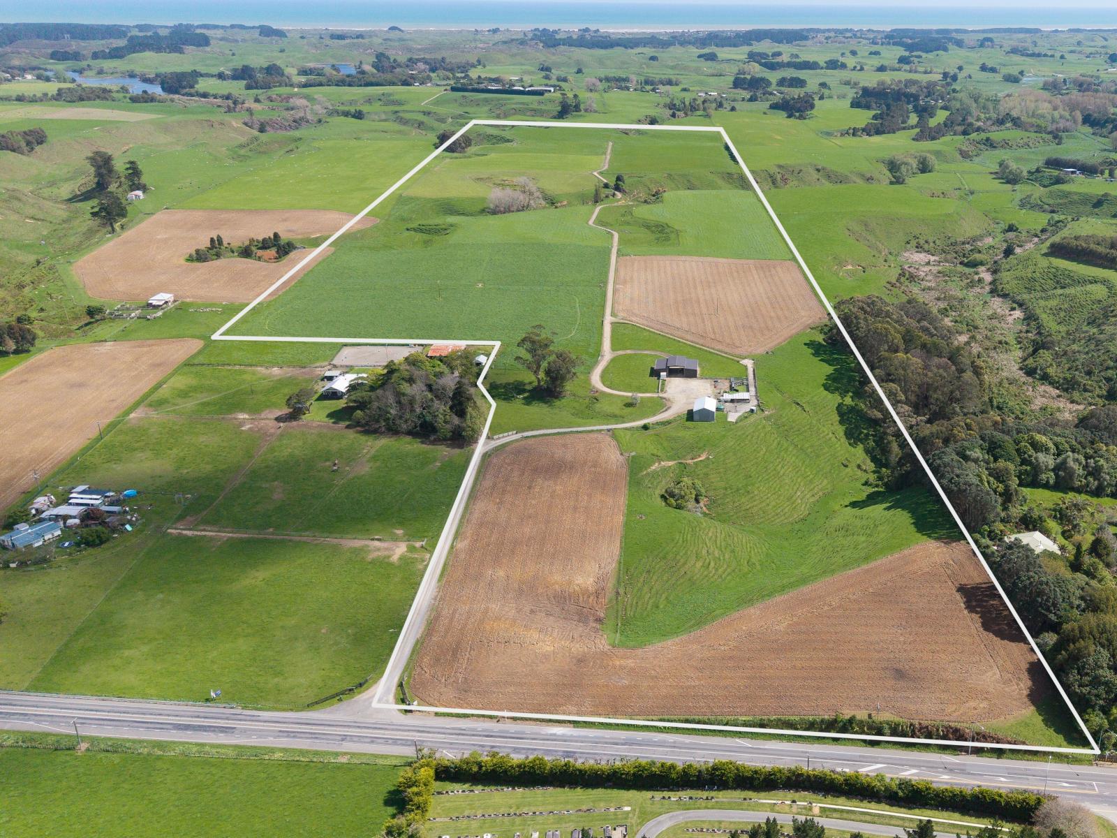 1272 State Highway 1 South, Manakau