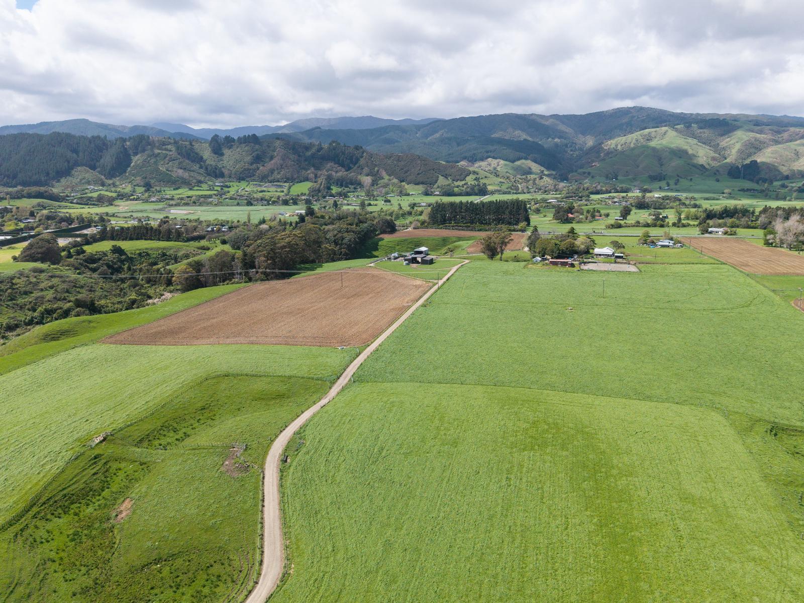 1272 State Highway 1 South, Manakau