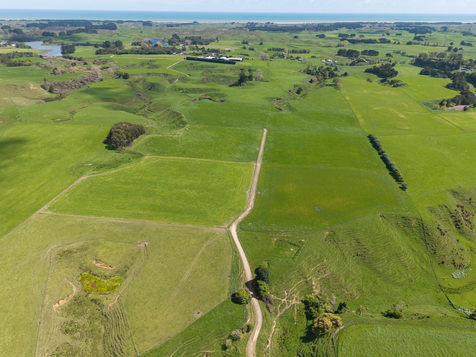 1272 State Highway 1 South, Manakau