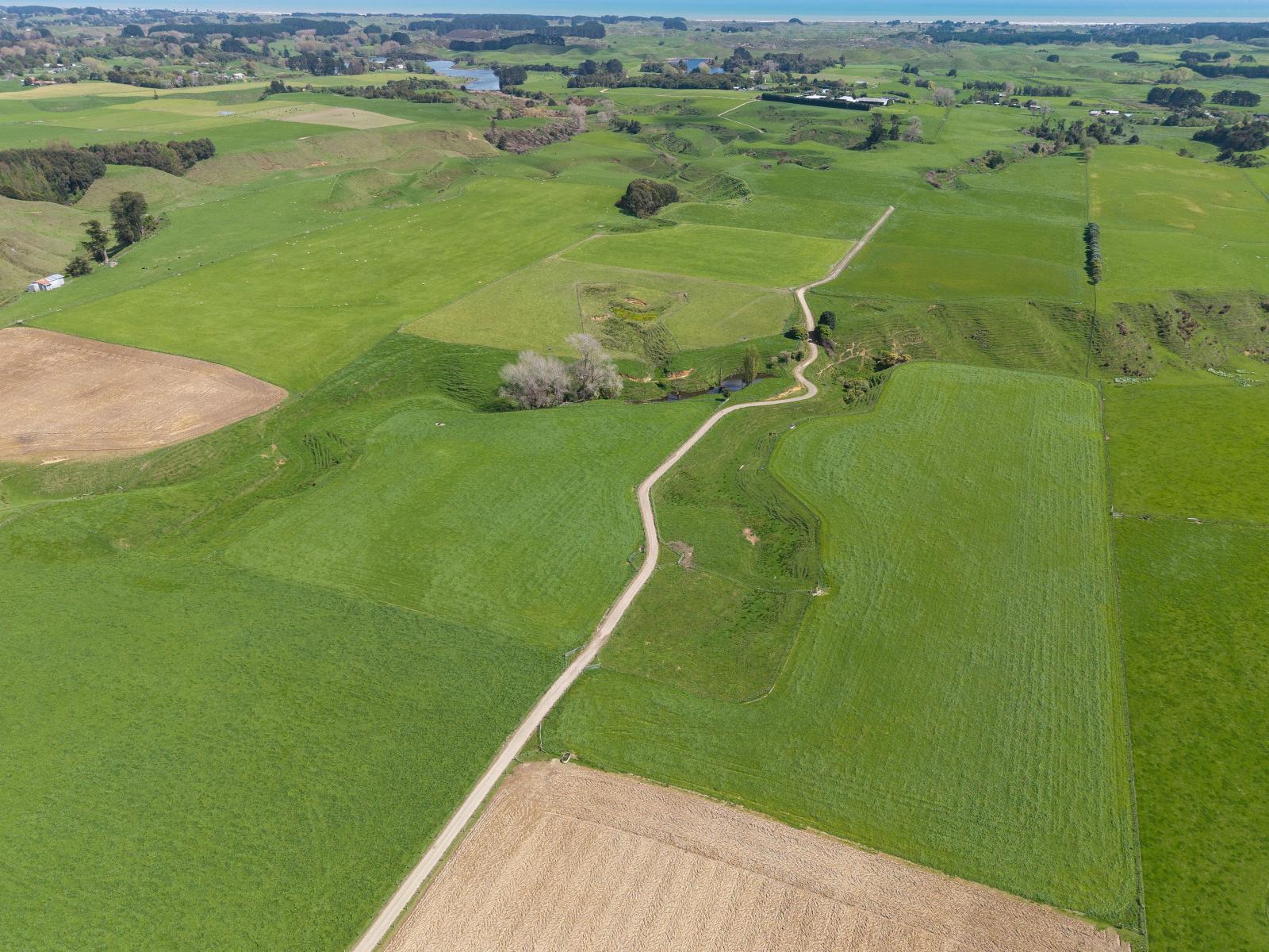 1272 State Highway 1 South, Manakau