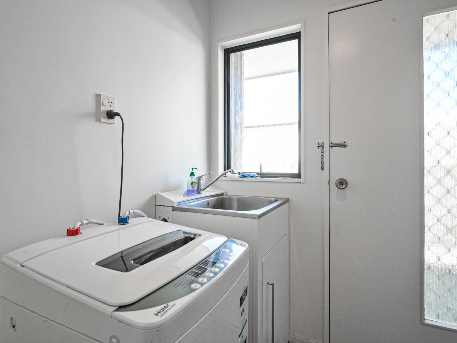 2/411 Avenue Road West, Hastings