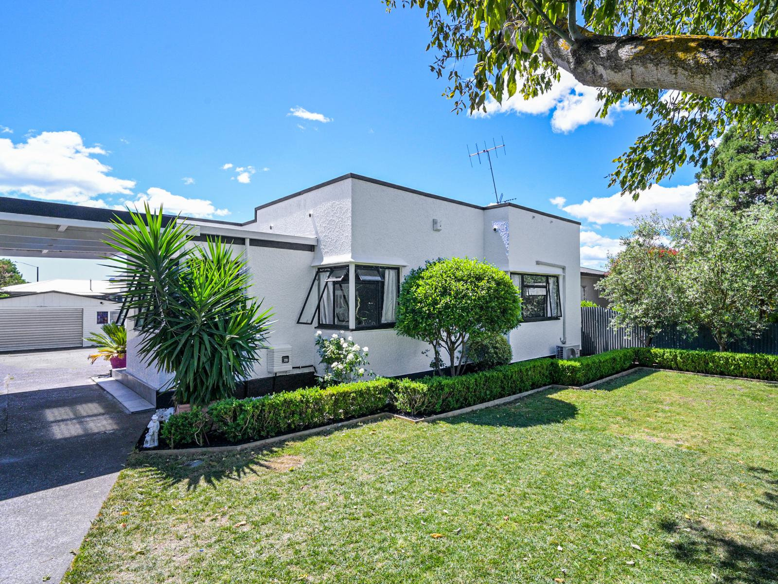 809 Duke Street, Mahora