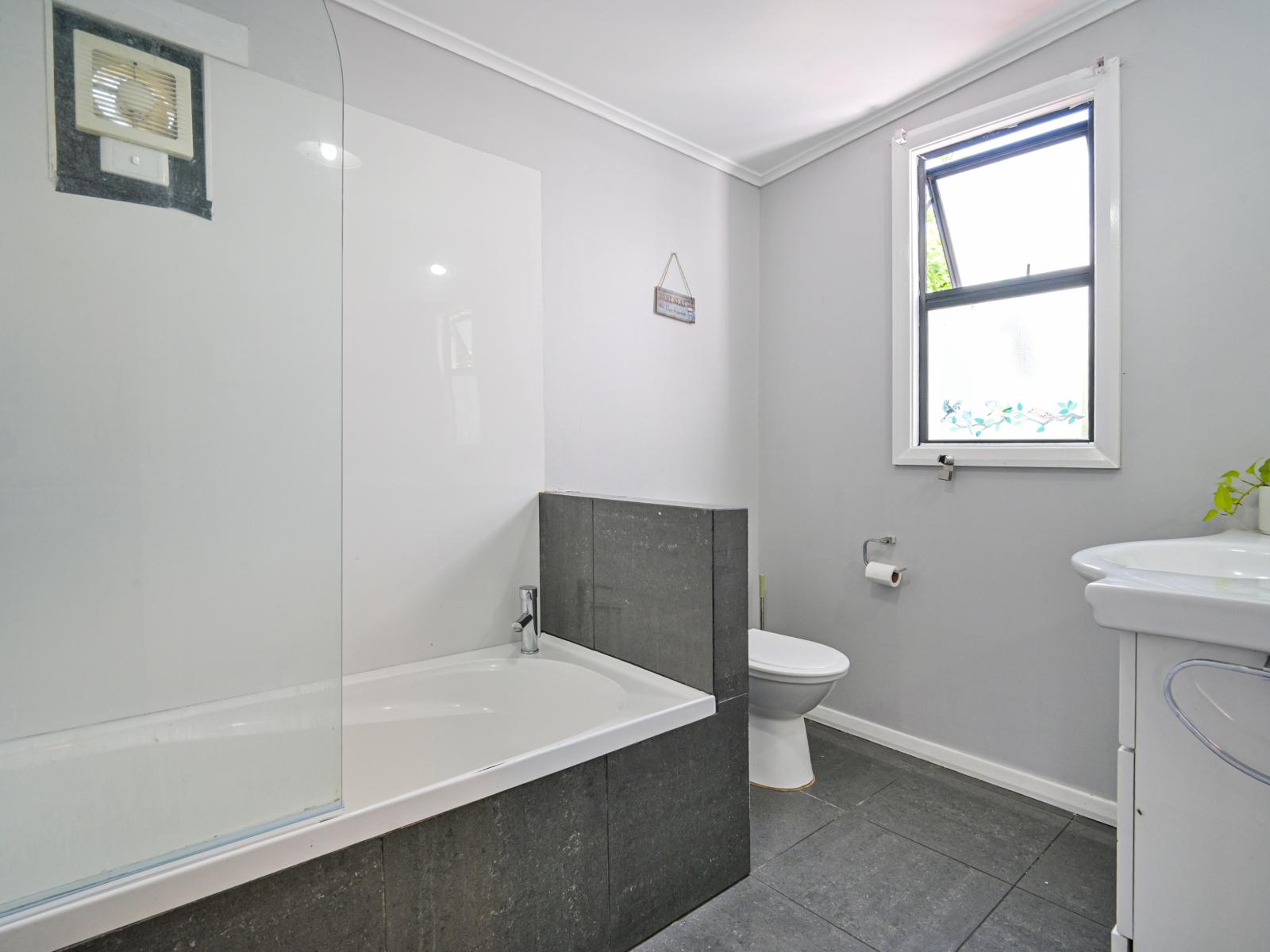 809 Duke Street, Mahora