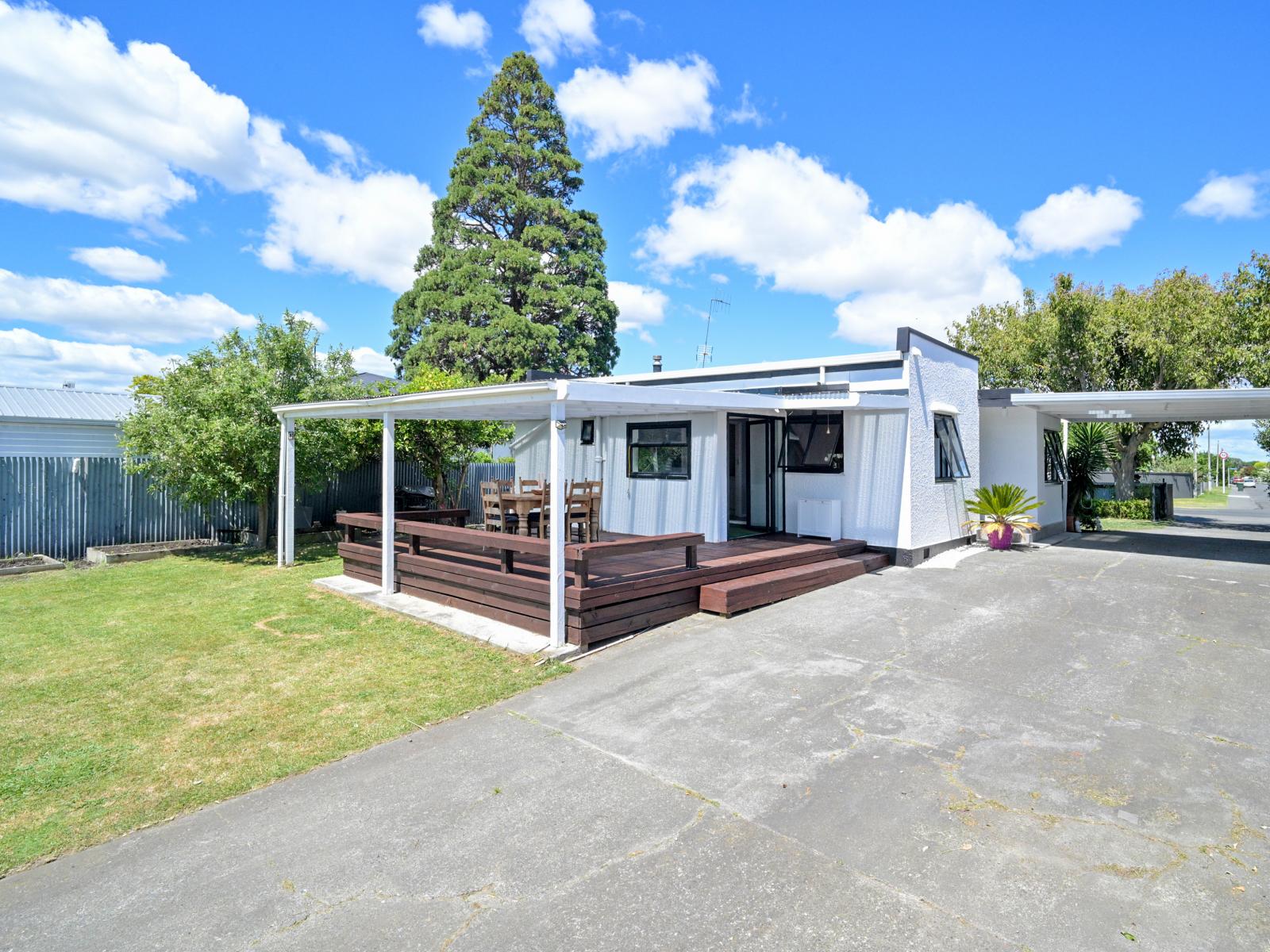 809 Duke Street, Mahora