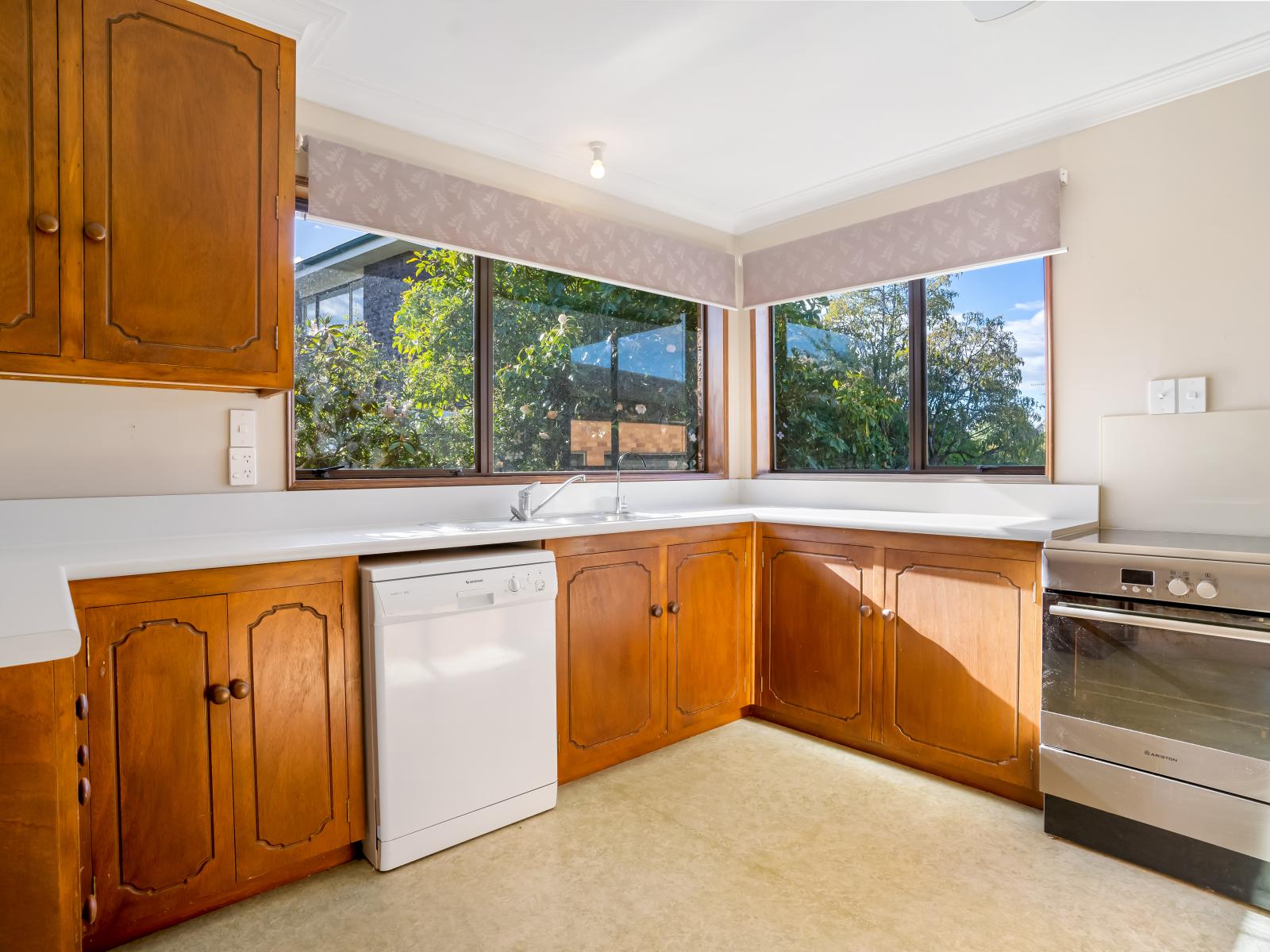 12 Hamilton Avenue, Winton