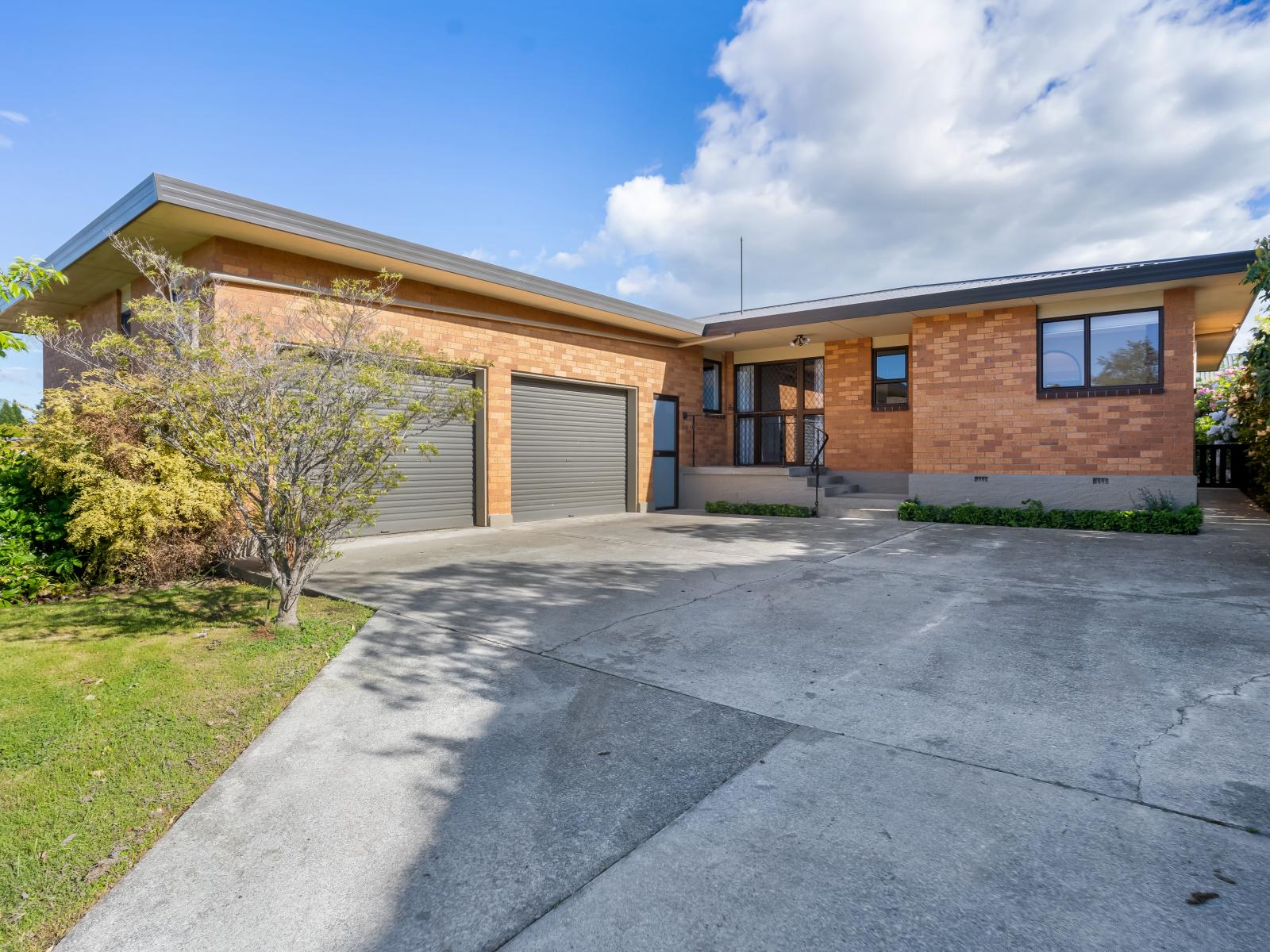 12 Hamilton Avenue, Winton