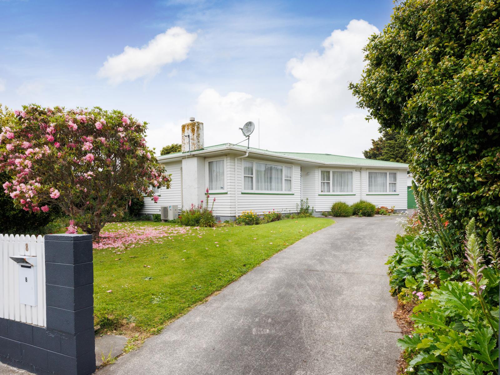 8 Somerset Crescent, Highbury