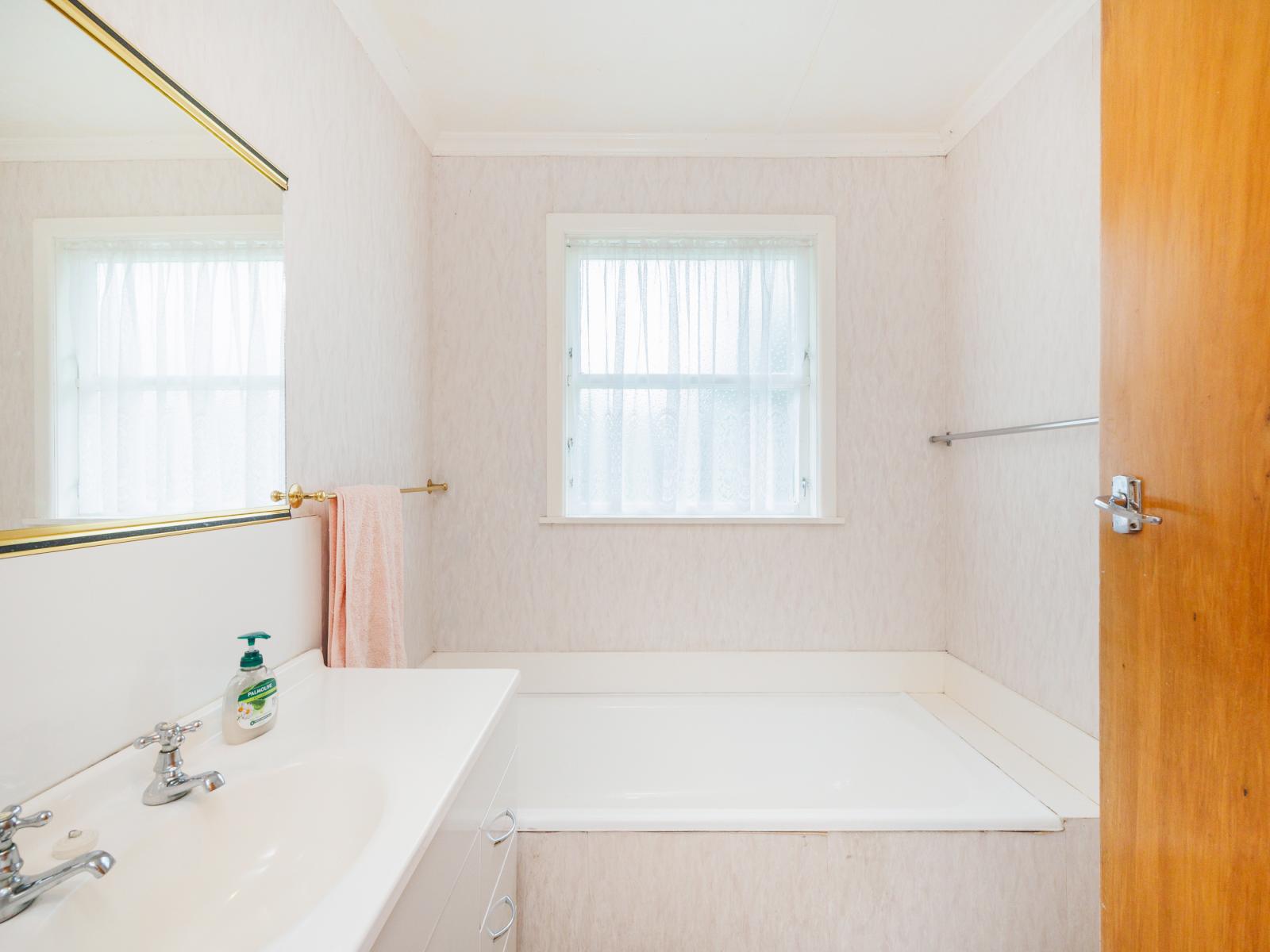 8 Somerset Crescent, Highbury