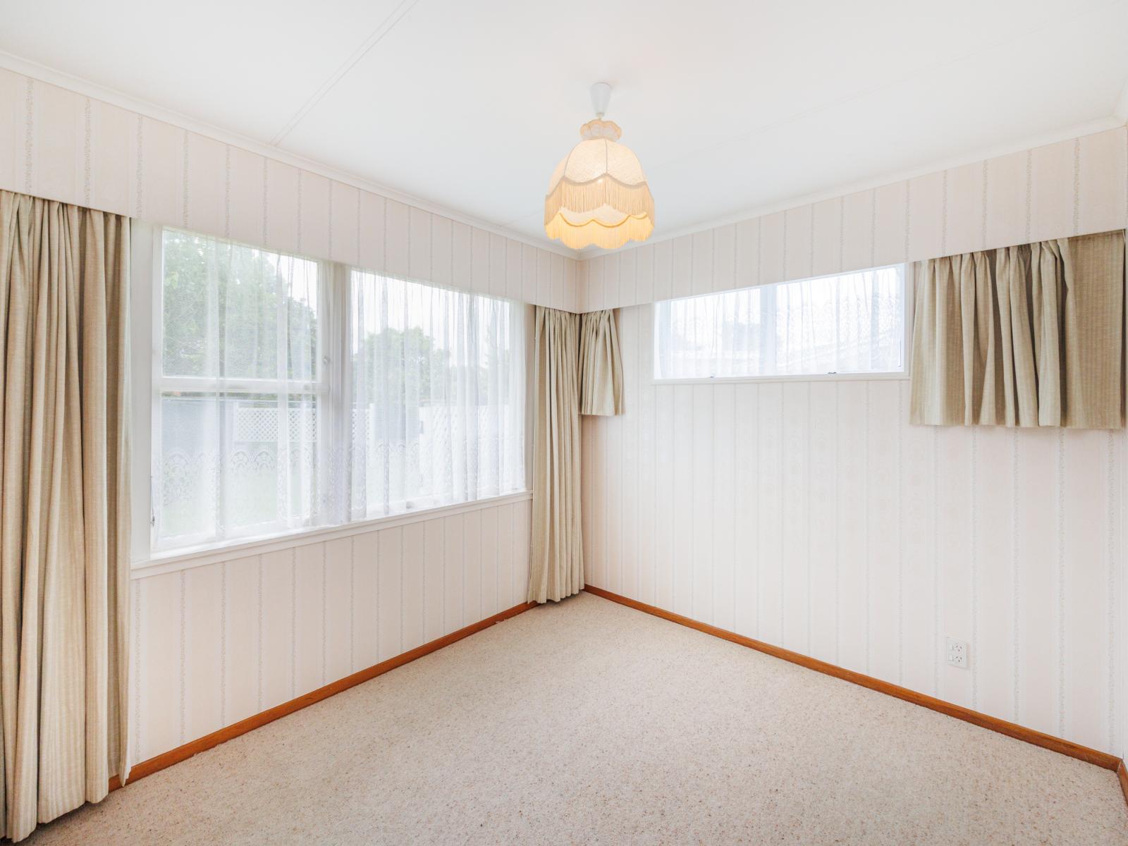 8 Somerset Crescent, Highbury