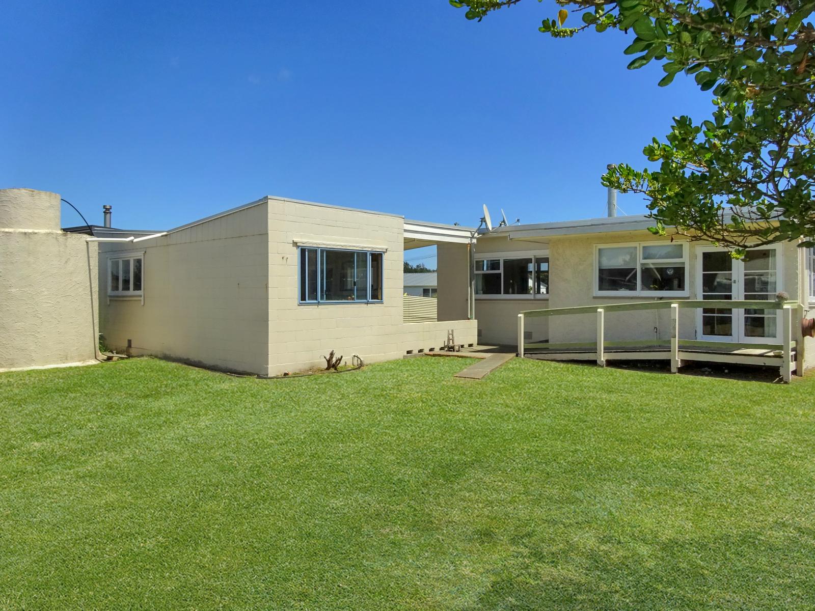23 Ruanui Street, Himatangi Beach
