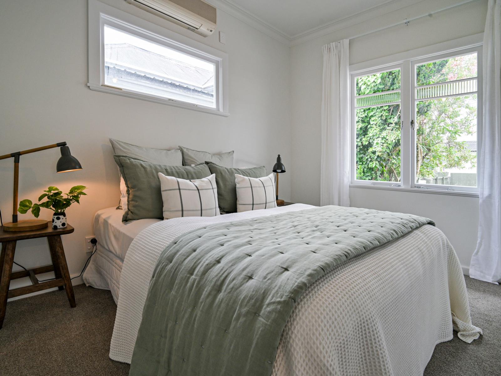 1008 Frederick Street West, Mahora