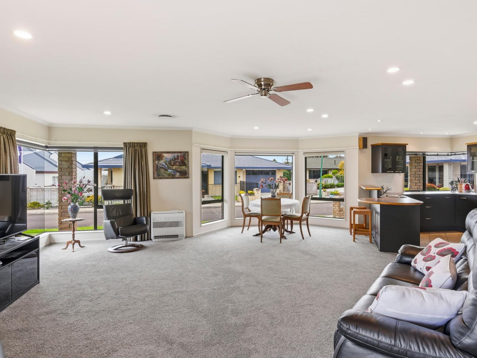 6 Campbell Grove, Levin