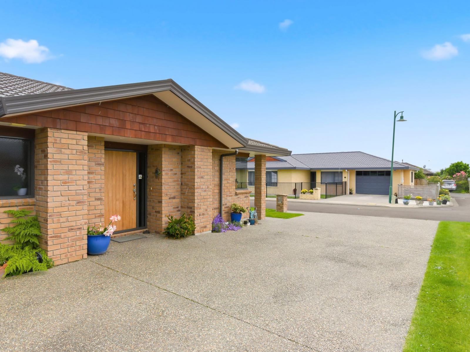 6 Campbell Grove, Levin