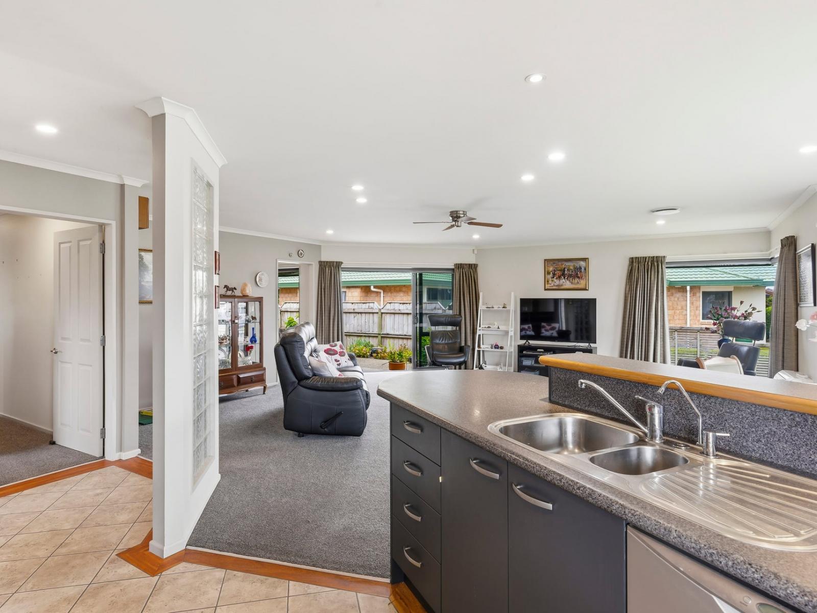 6 Campbell Grove, Levin