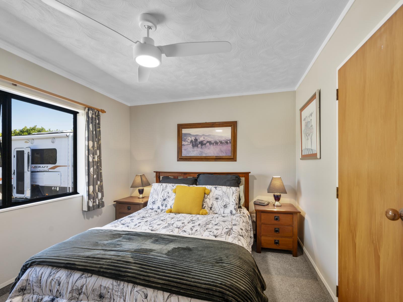 13 The Loop, Meeanee