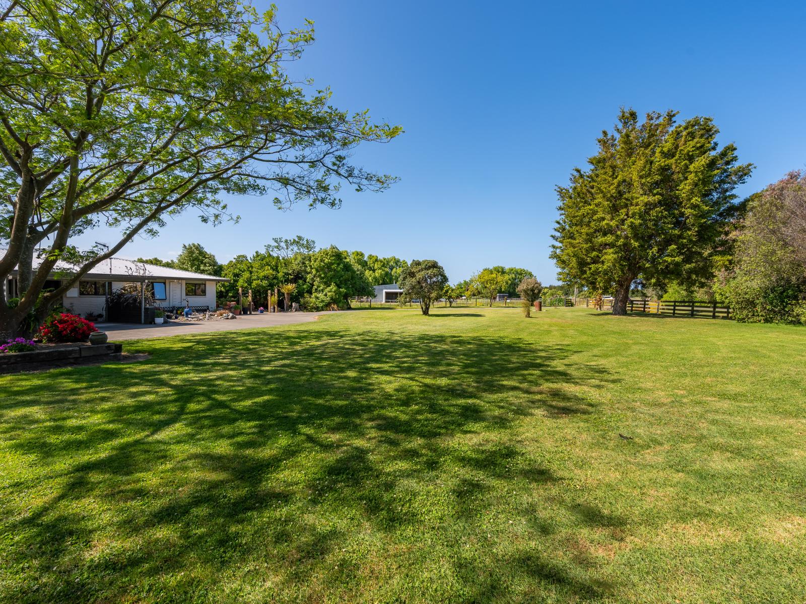 13 The Loop, Meeanee