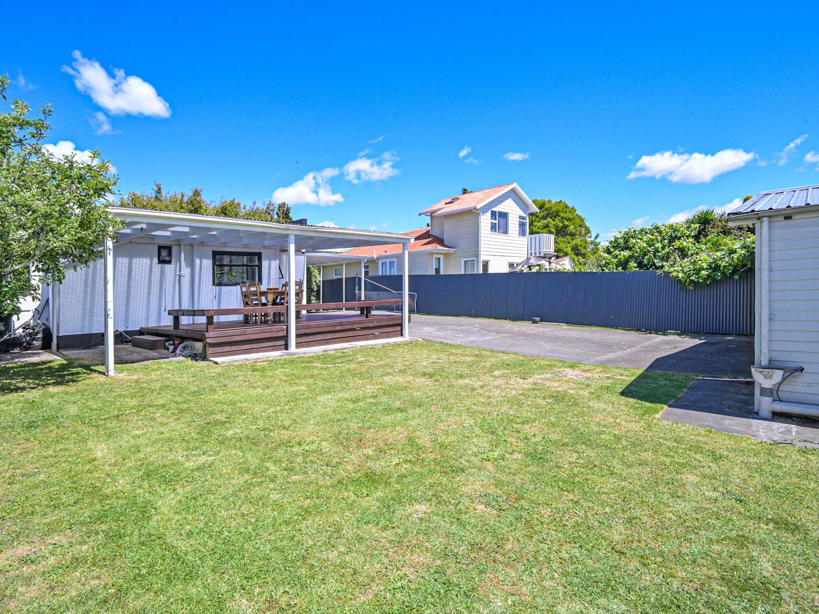 809 Duke Street, Mahora