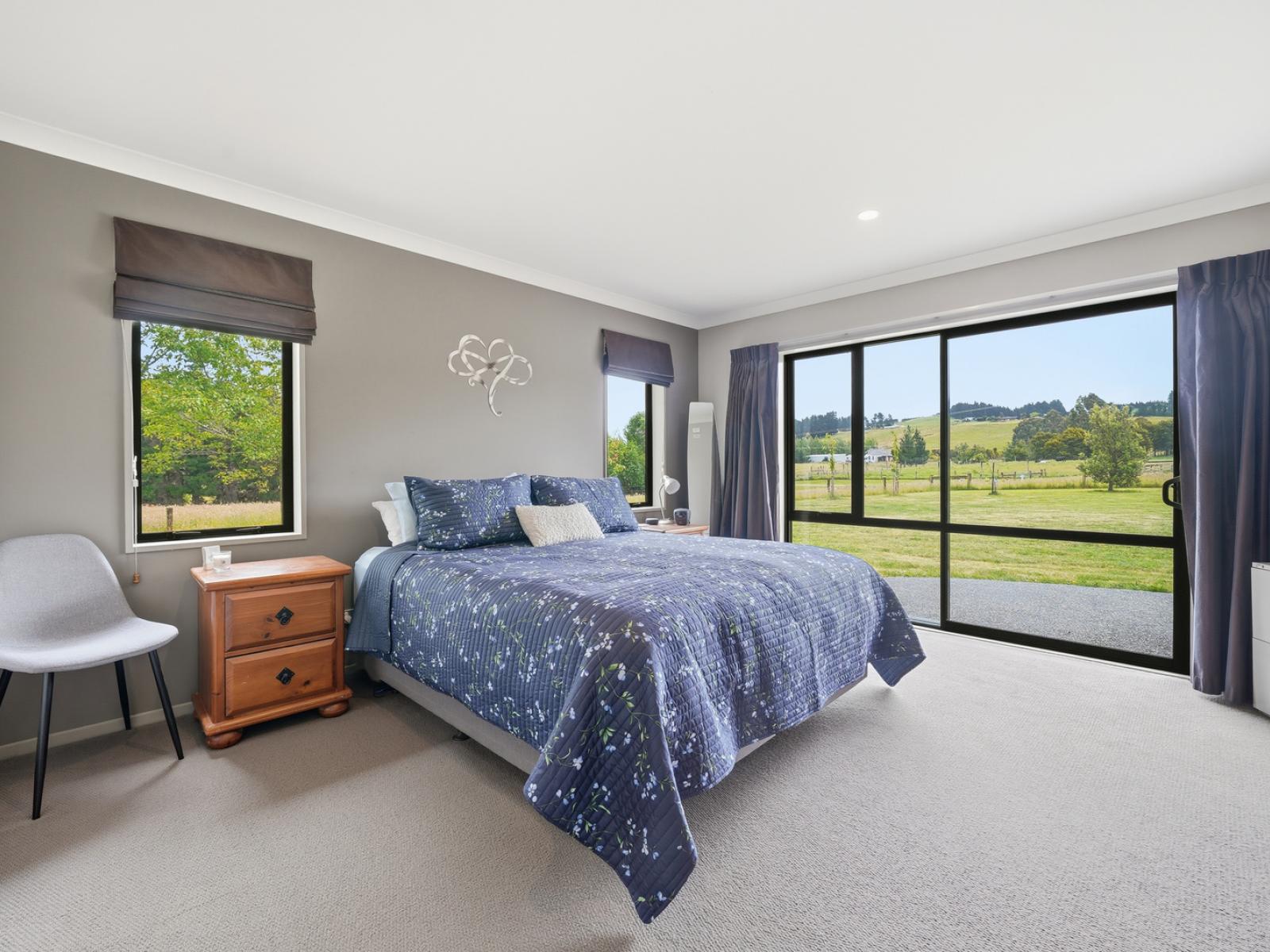 150 Davis Road, Cust