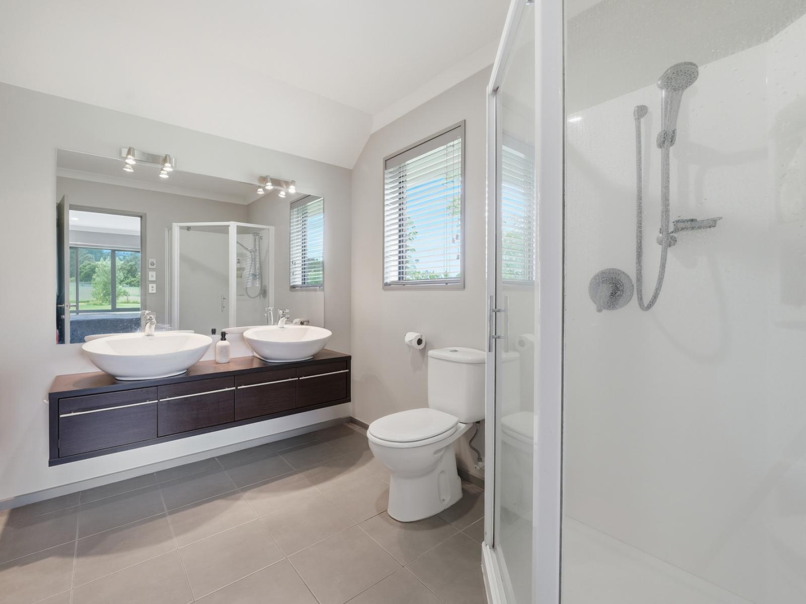 150 Davis Road, Cust