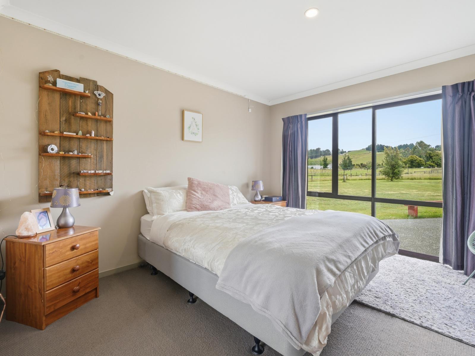 150 Davis Road, Cust