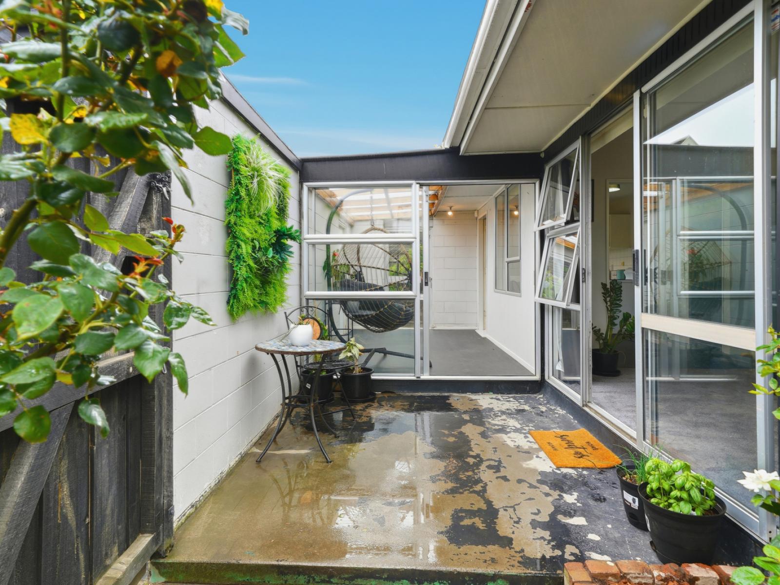 Unit 1, 106 Lake Terrace Road, Burwood