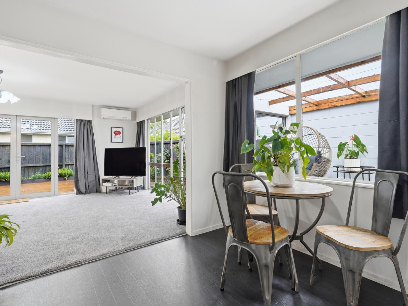 Unit 1, 106 Lake Terrace Road, Burwood