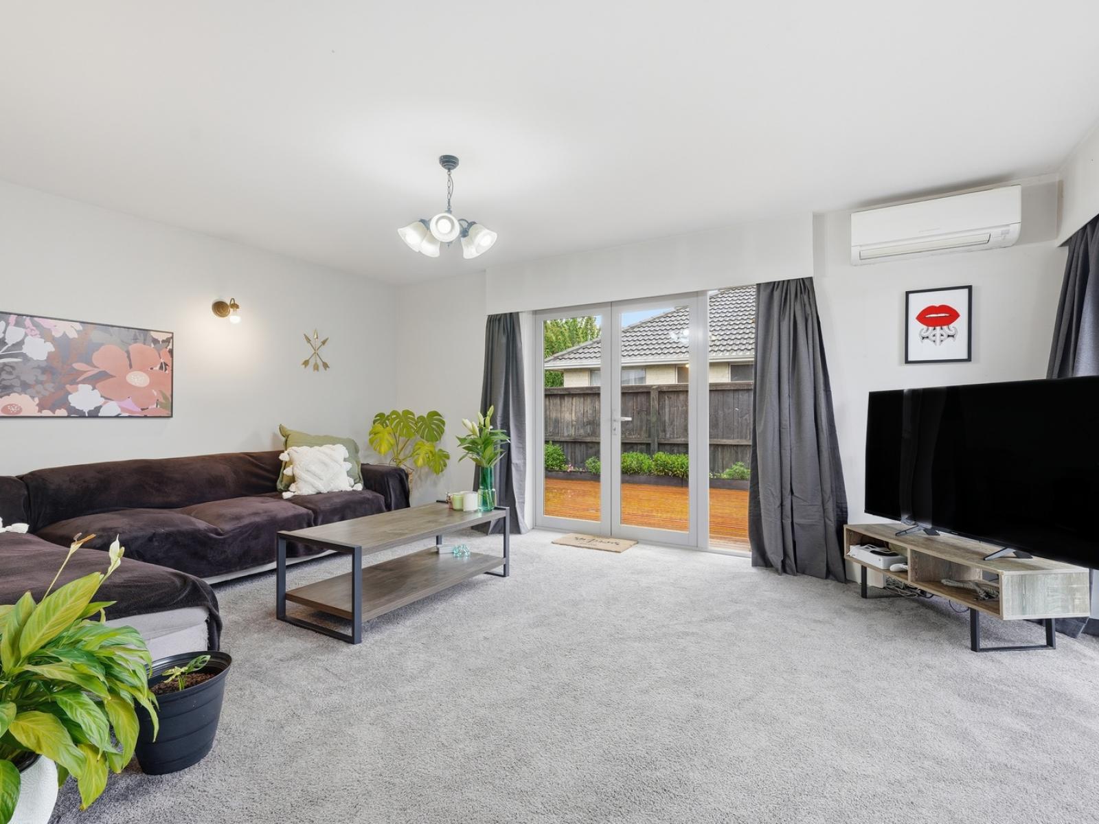 Unit 1, 106 Lake Terrace Road, Burwood