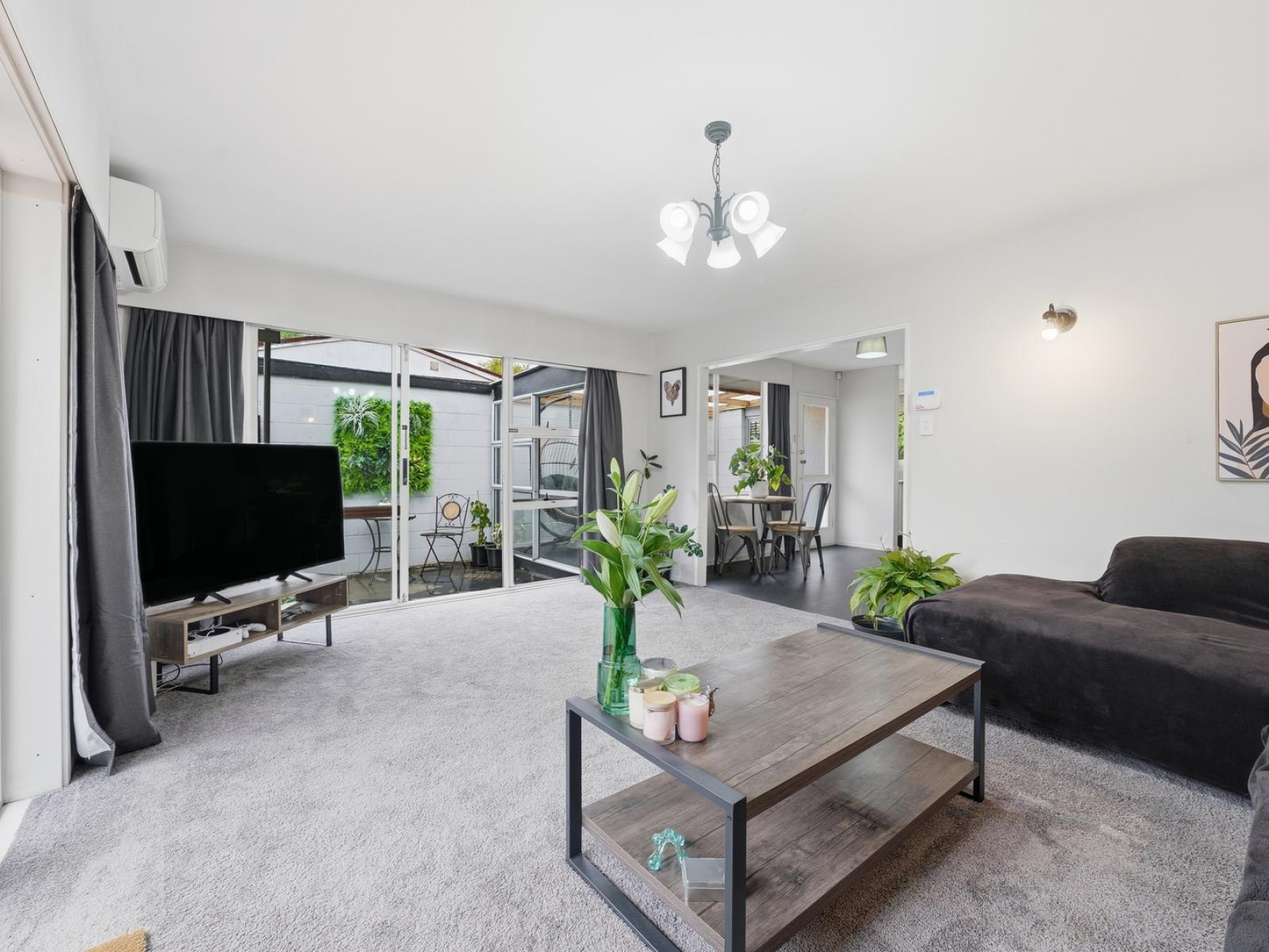 Unit 1, 106 Lake Terrace Road, Burwood