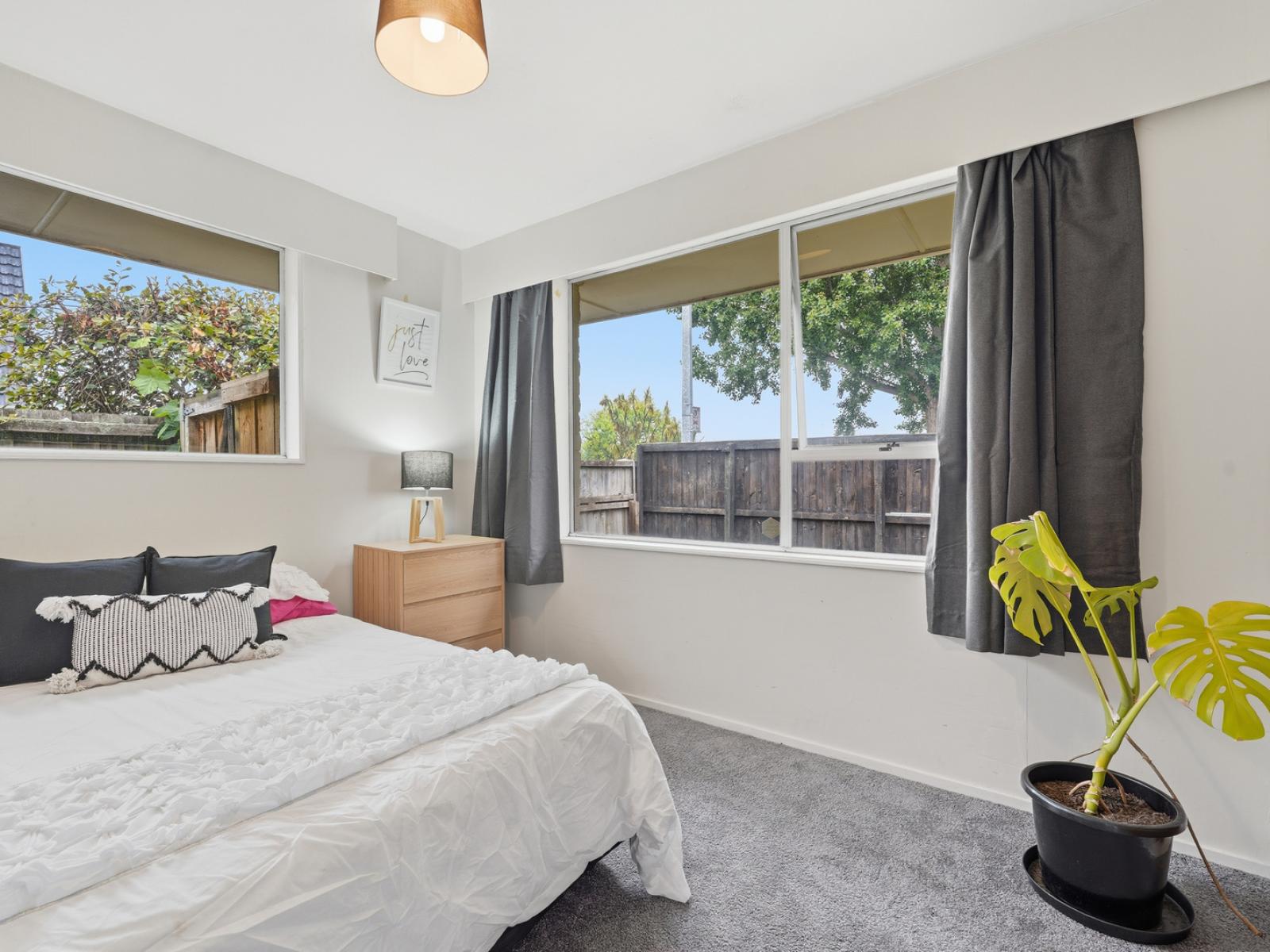Unit 1, 106 Lake Terrace Road, Burwood