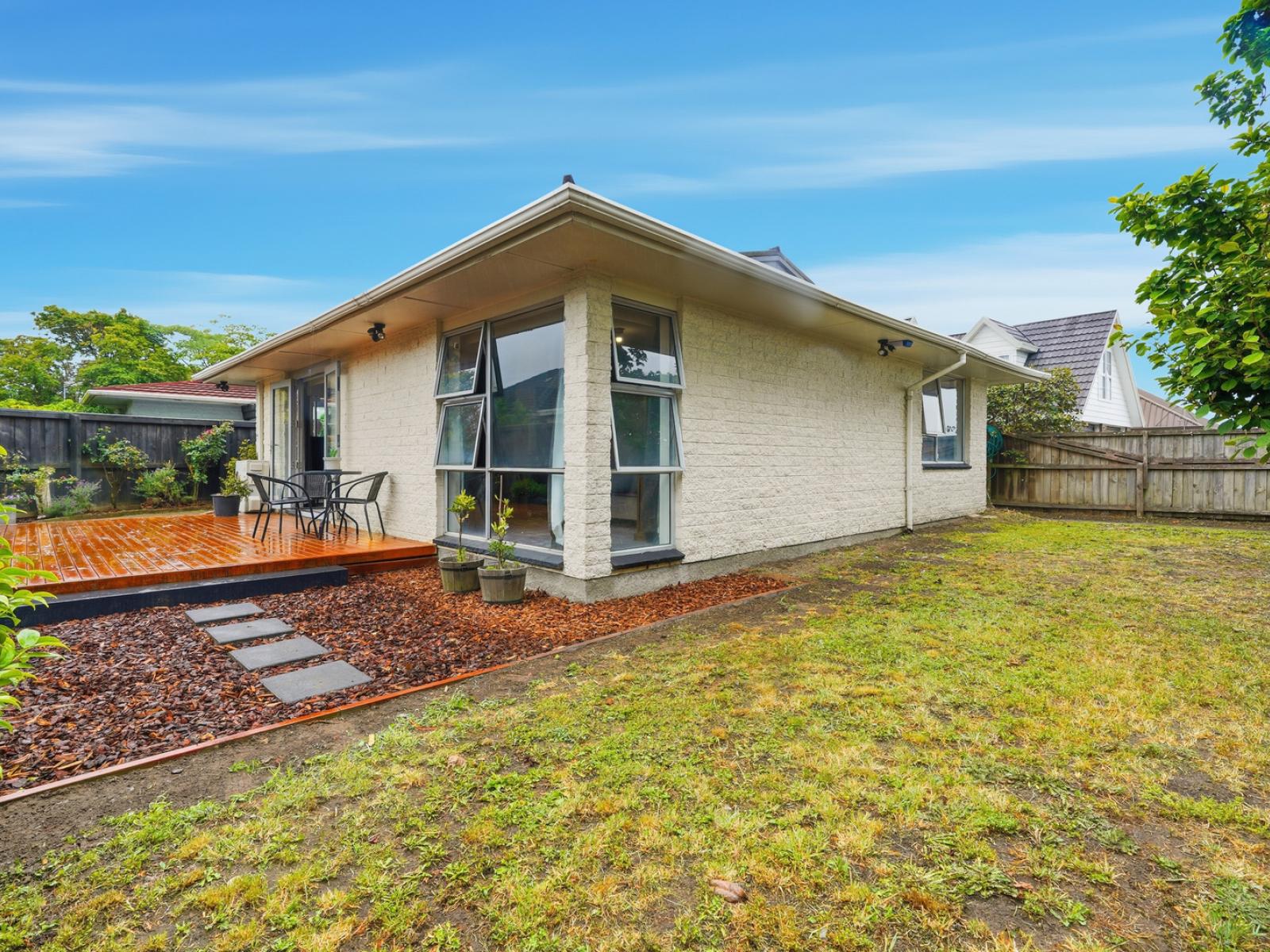 Unit 1, 106 Lake Terrace Road, Burwood