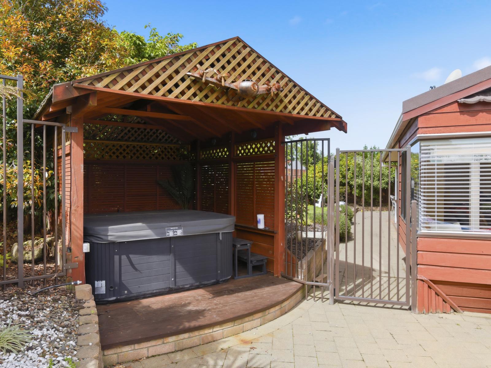 11 Oakwood Grove, Paraparaumu Beach