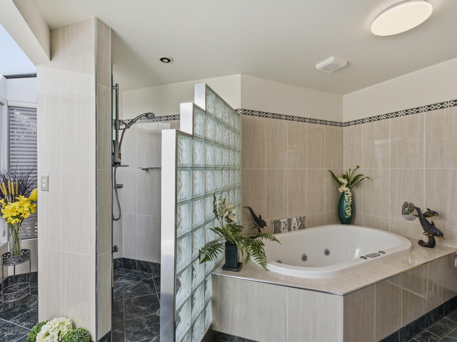 11 Oakwood Grove, Paraparaumu Beach