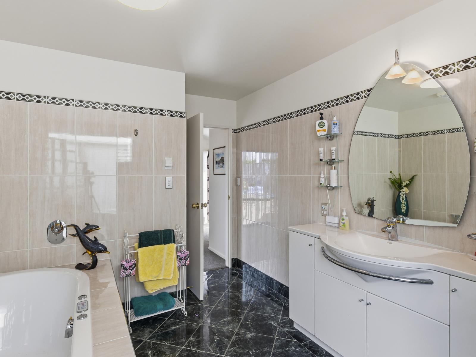 11 Oakwood Grove, Paraparaumu Beach