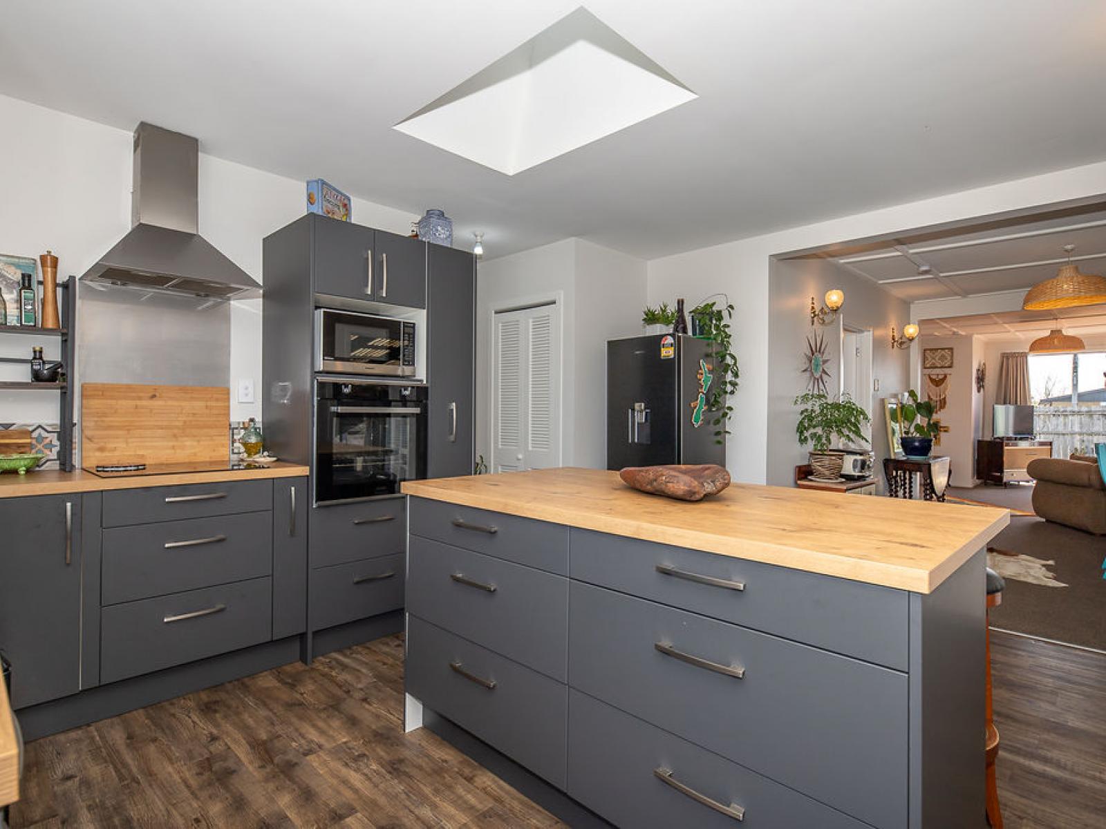 14 Coates Street, Westport