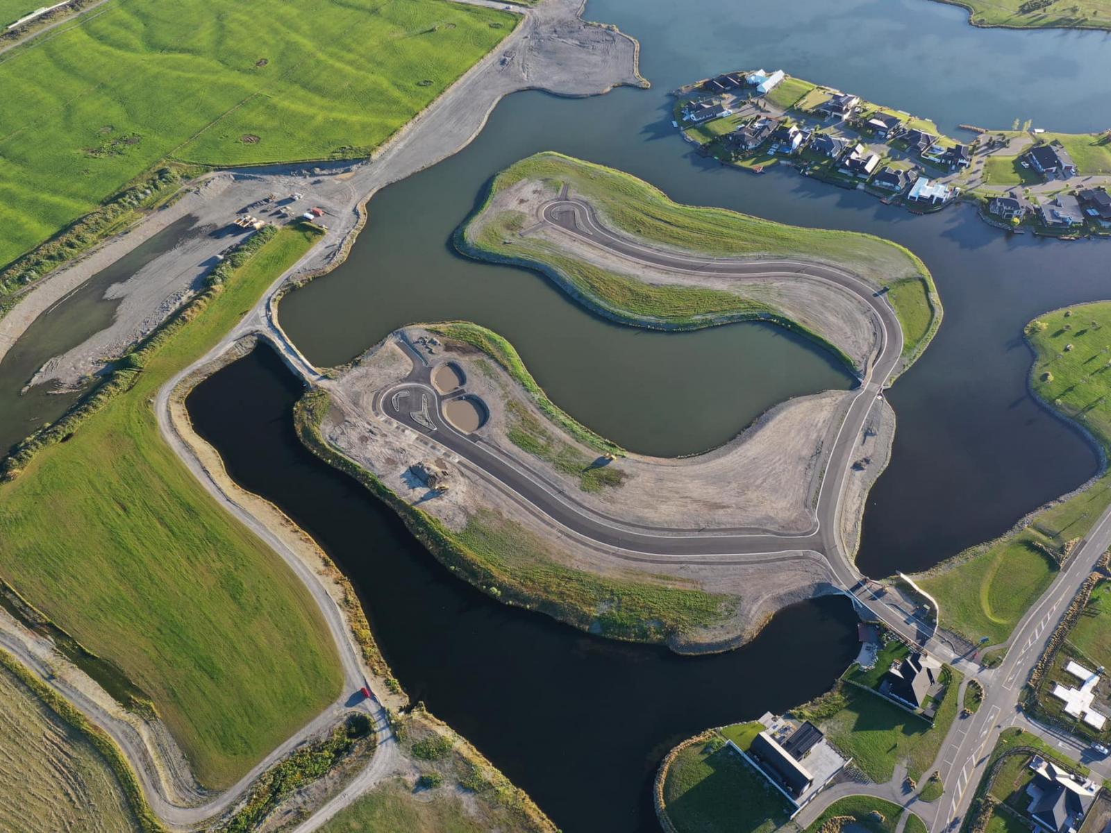 18 Bridgewater Quay, Lake Hood