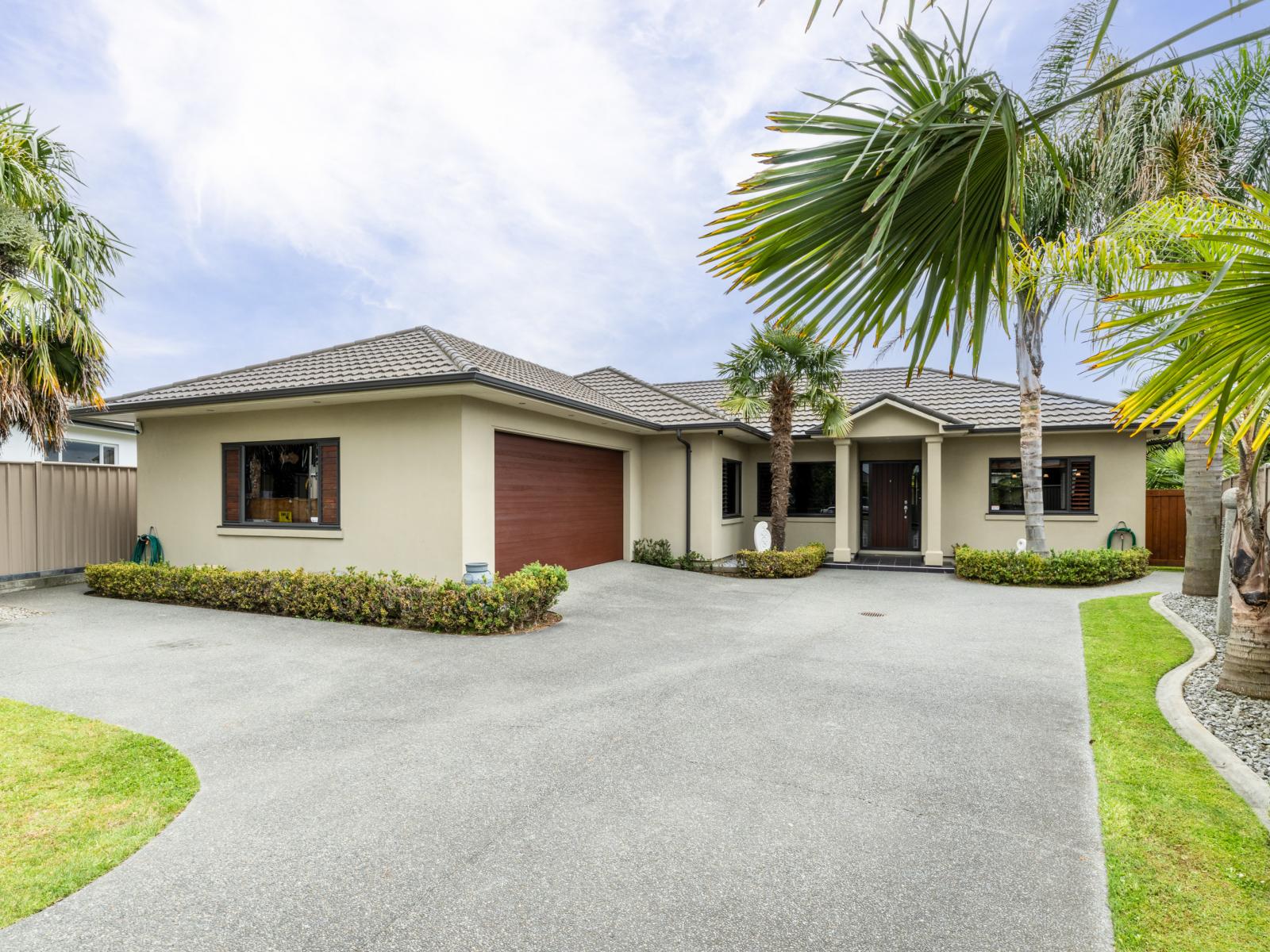 6 Lowry Place, Frimley