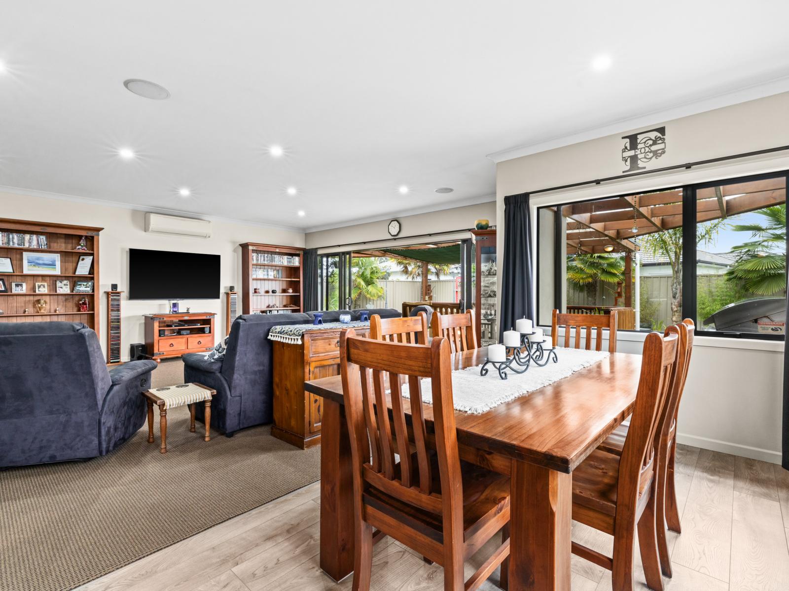 6 Lowry Place, Frimley