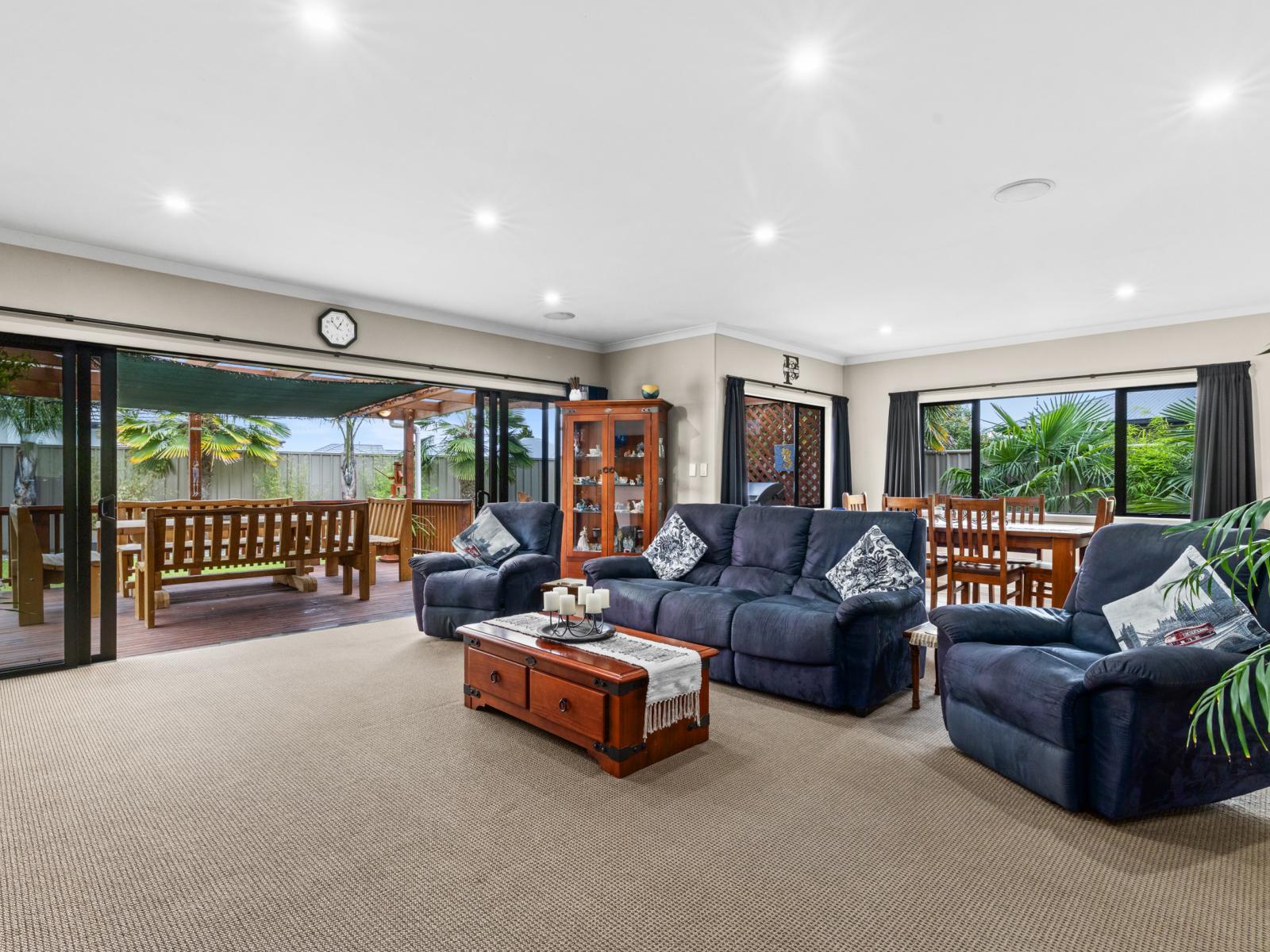 6 Lowry Place, Frimley