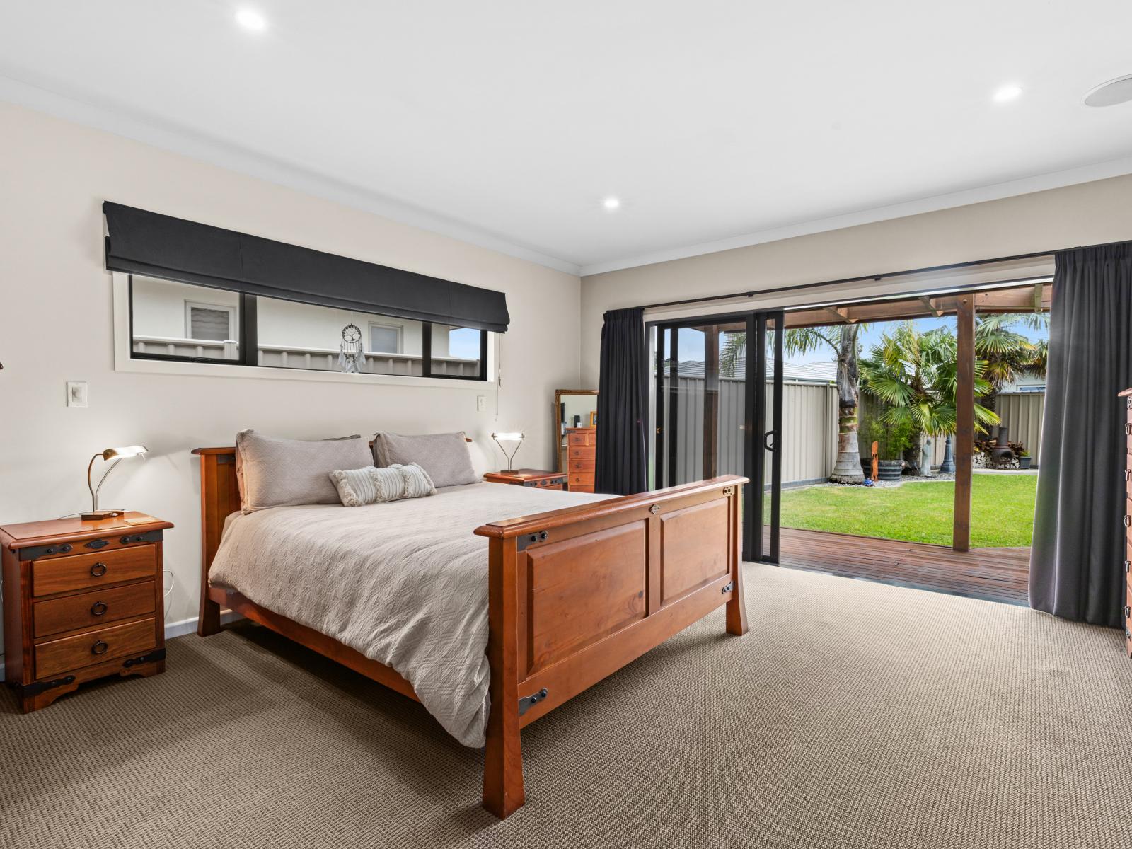 6 Lowry Place, Frimley